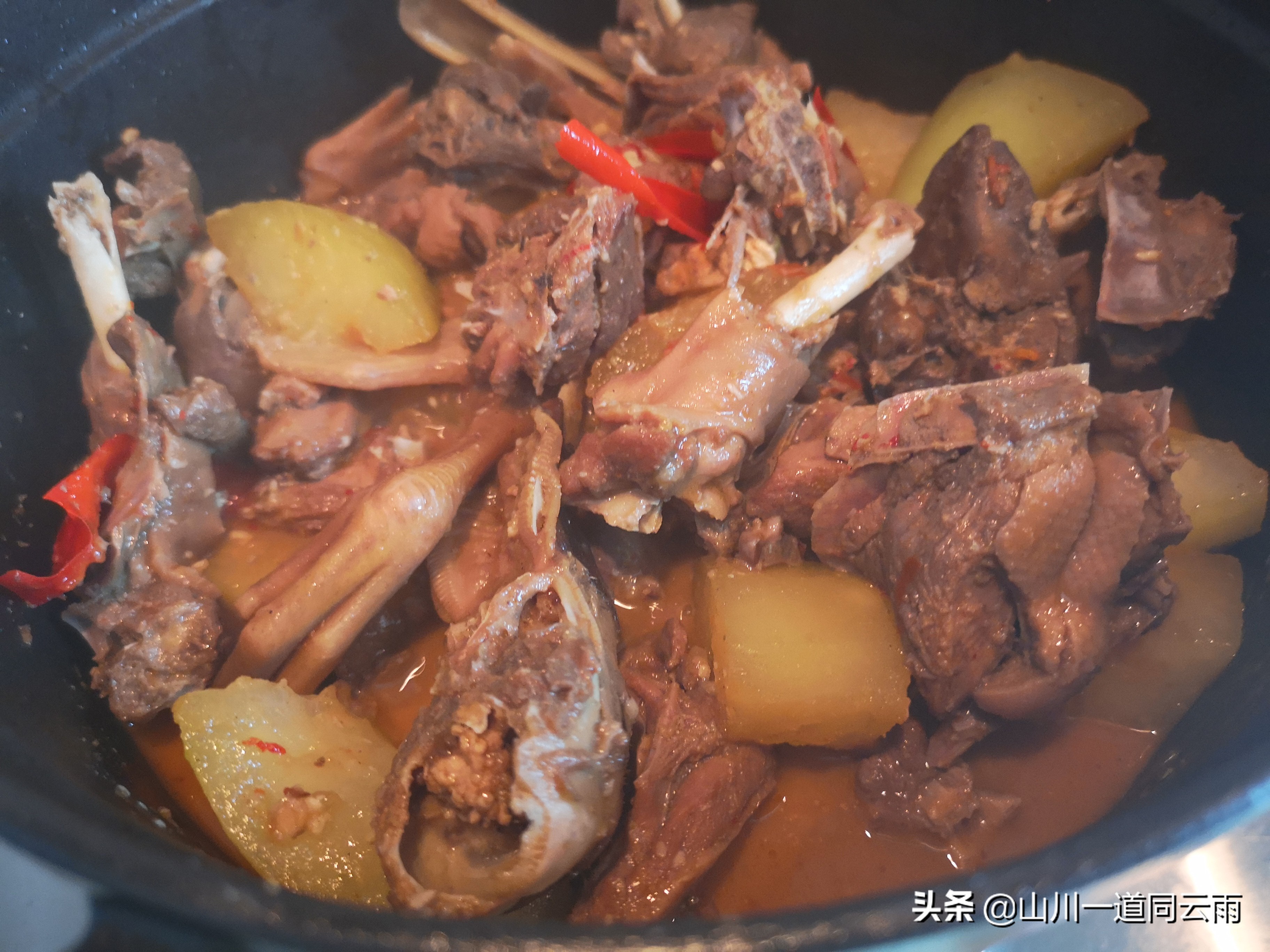 顺德名菜火焰醉鹅做的时候改用了鸭，孰优孰劣吃了之后本人有话说