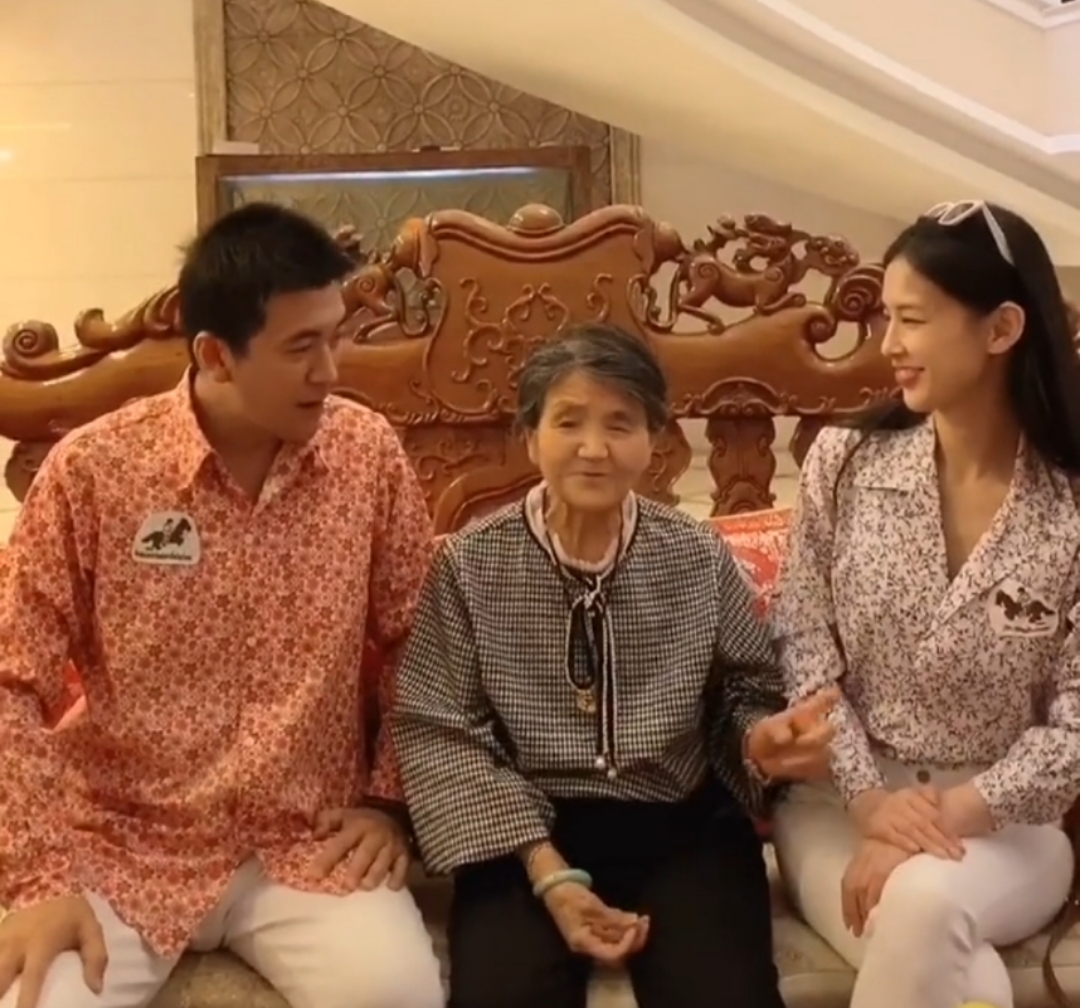 黄圣依的婆婆五个子女的幸福老母亲我是儿媳的头号粉丝