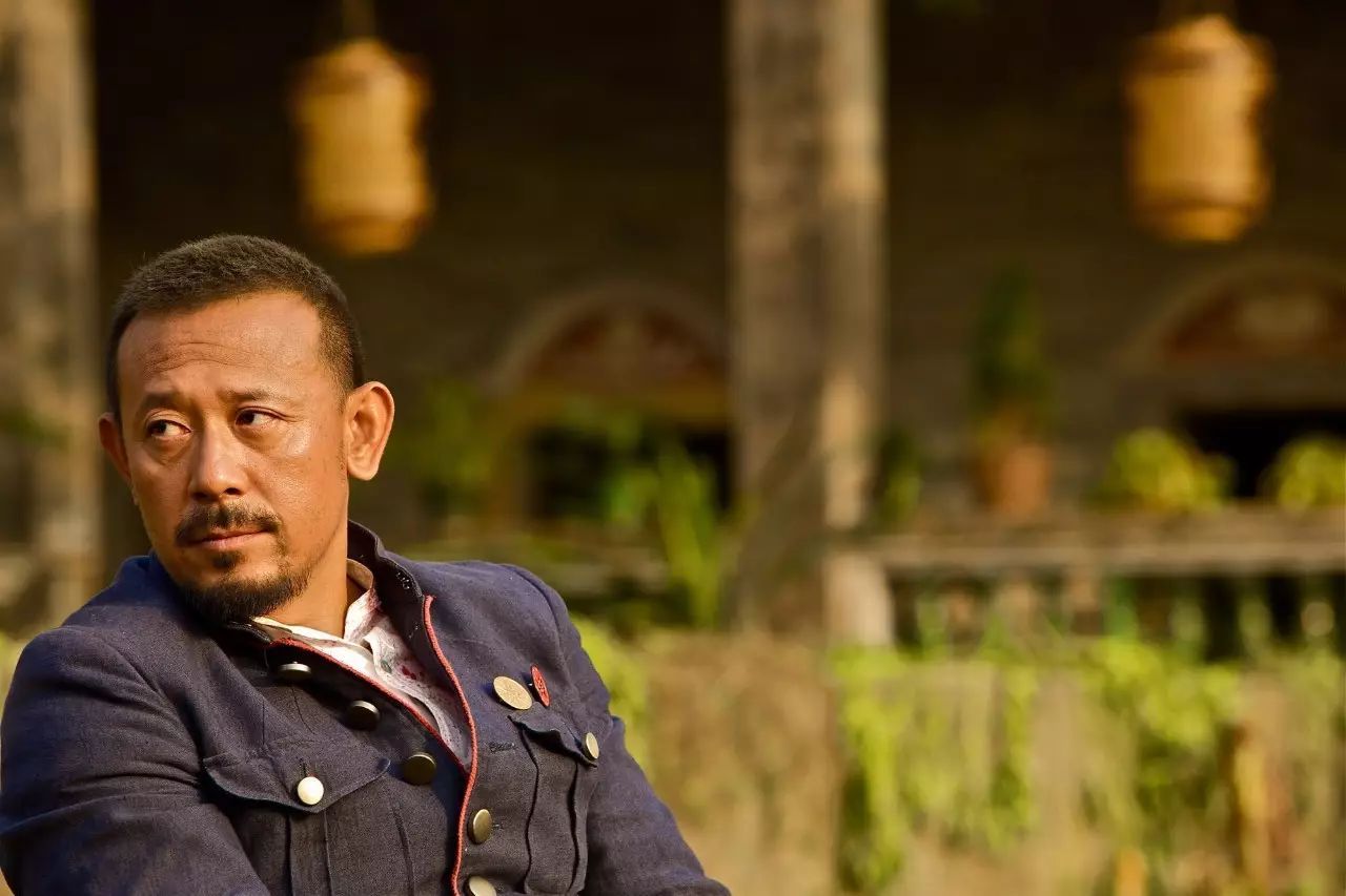 《让子弹飞》与《黑猫白猫》的比较