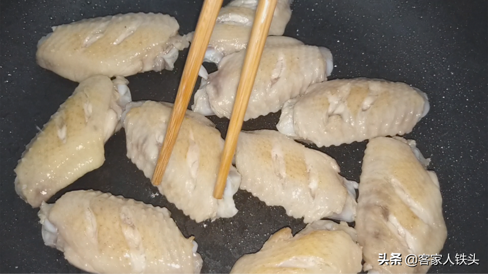 鸡翅加1个橙子，实在太好吃了，做法简单好美味，比可乐鸡翅好吃