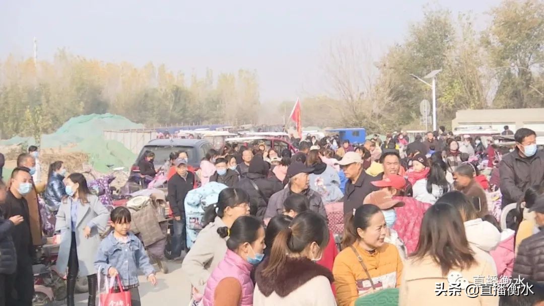 学校门前路难走 家长有意见