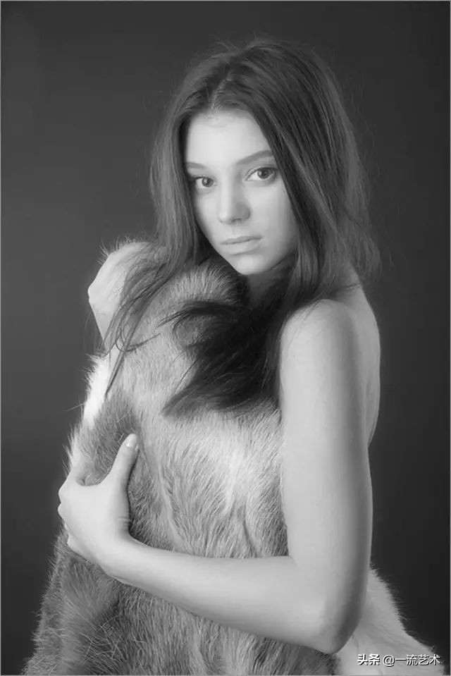 莫斯科摄影师镜头下的女人肖像，黑白唯美