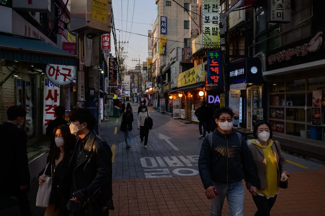 年轻人就业难上加难、公务员却扎堆炒房炒地,韩国房价还会好吗?