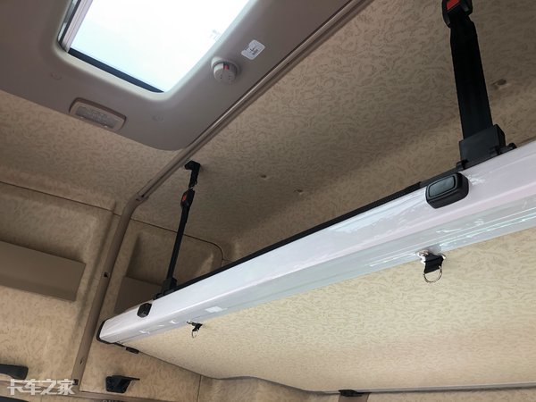 陕汽德龙X3000牵引车+新国标半挂车，这配置运输危化品够安全吗？