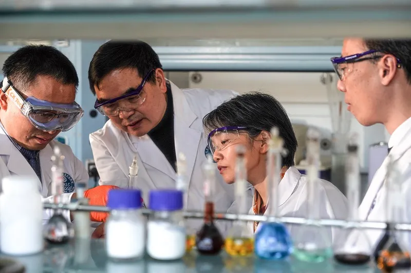 以“限制”求“突破”！他们用20年提出催化原创新概念