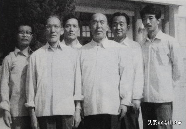 论李天骥的实战能力，抗战时参加过武士队，乃我国10大武术名师