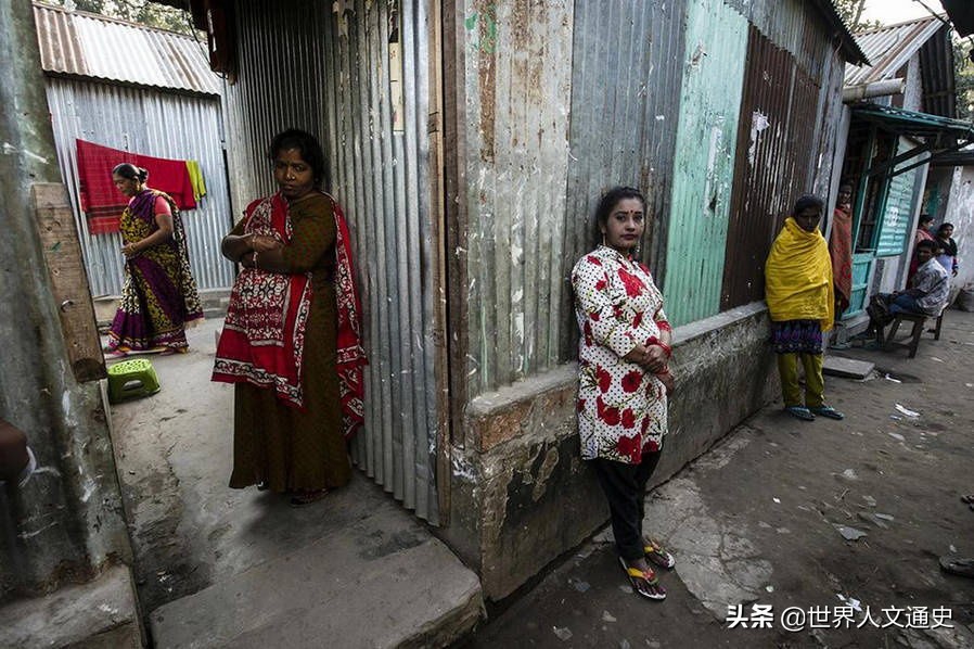 孟加拉国妓女村：每天接待3000人，女孩赎身后，很难走出村子