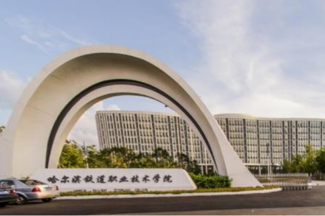 河南这所铁路学院“很特殊”，高铁里上课，毕业生就业前景好