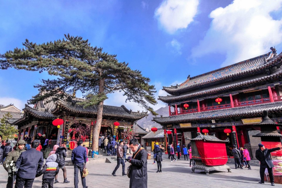 为何国内富豪明星频繁出入五台山？山西五台山到底有多灵验？