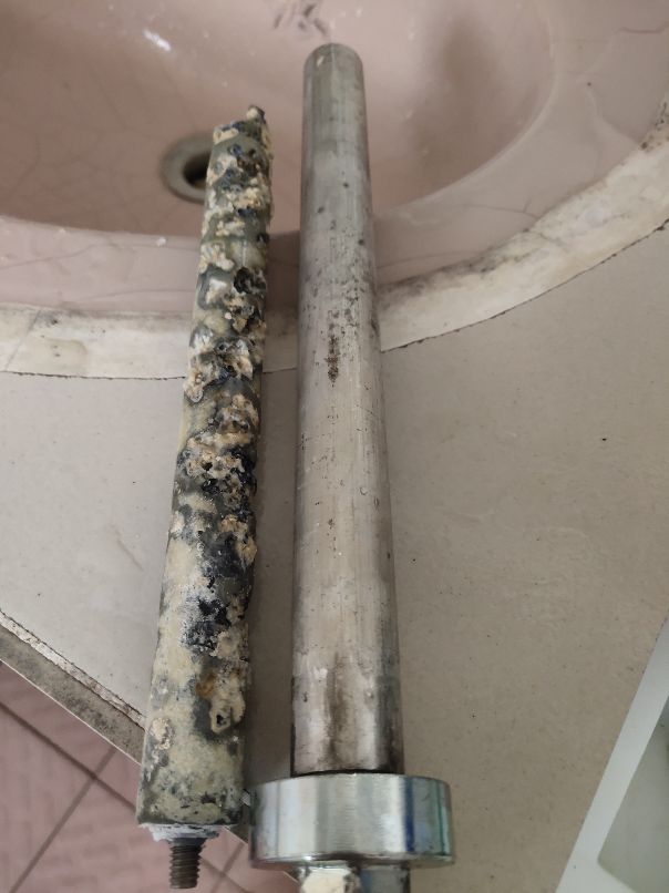 自己动手换电热水器的镁棒