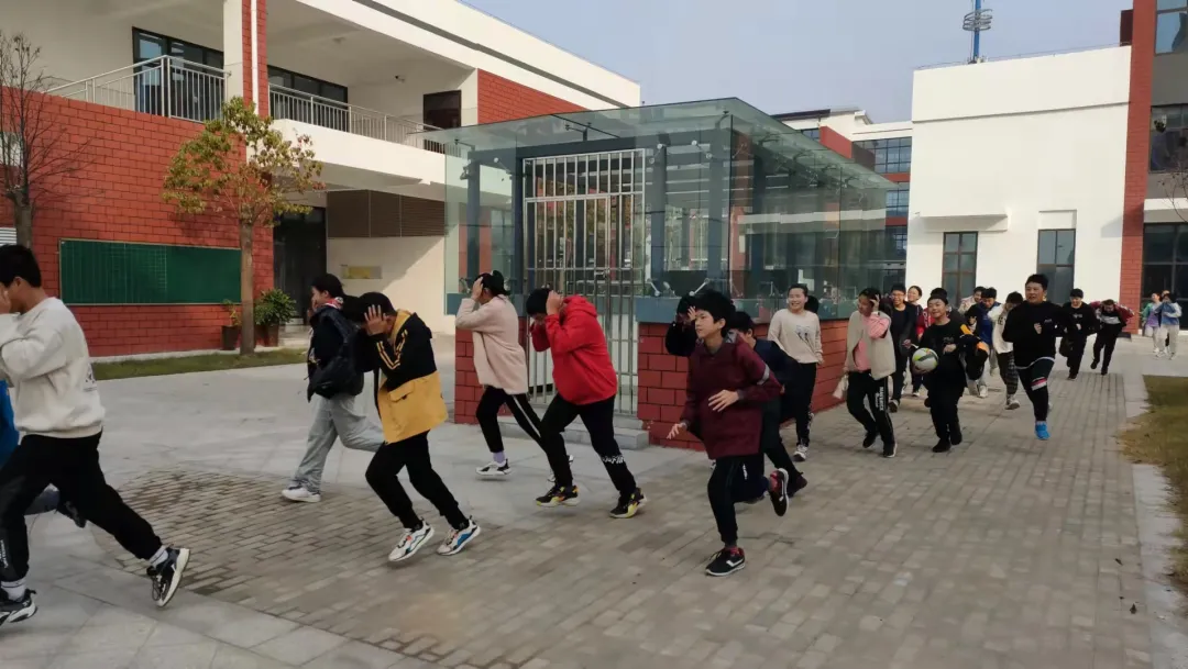 安全常抓不懈 演练警钟长鸣-郑州市郑东新区文苑学校在行动