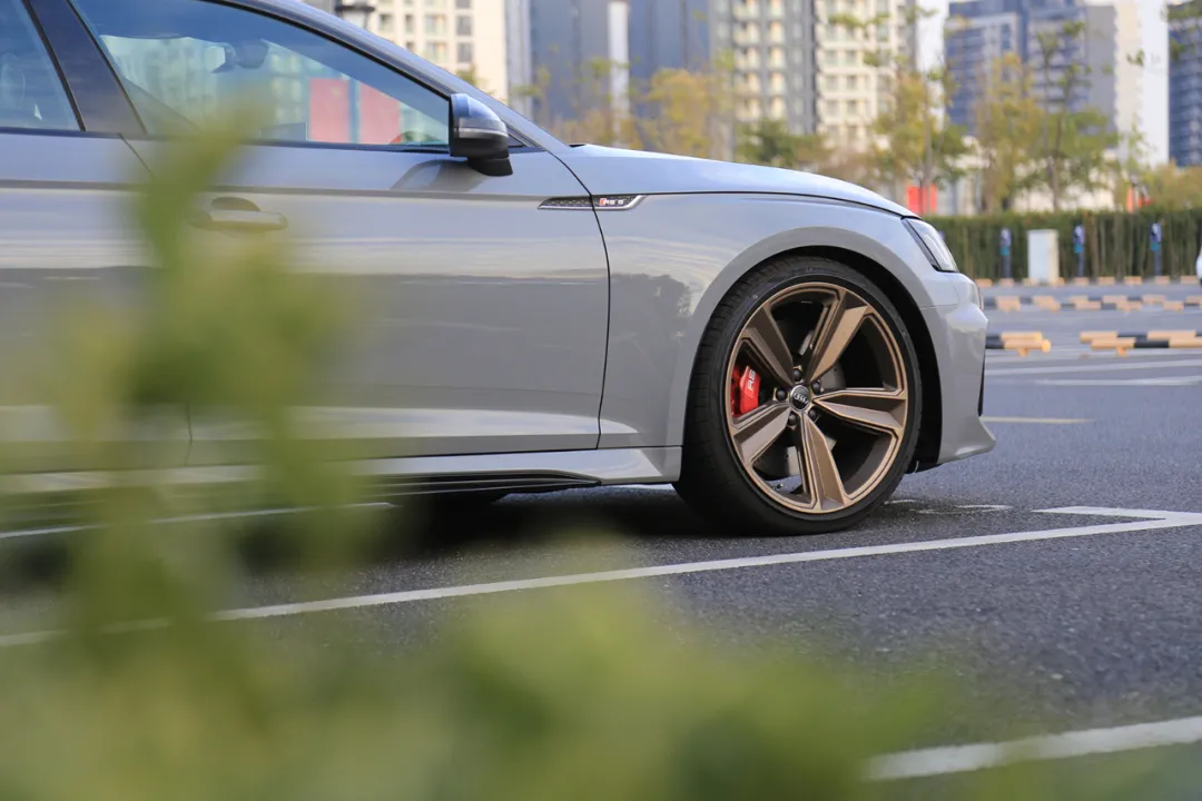 3.9秒破百的性能怪兽谁最有乐趣？奥迪RS5、宝马M3和AMG C63这样选