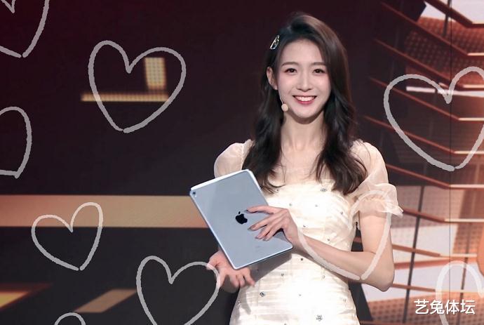 果果主持风格多变,多才多艺,据悉是威少的铁杆球迷,直播解说nba也有一