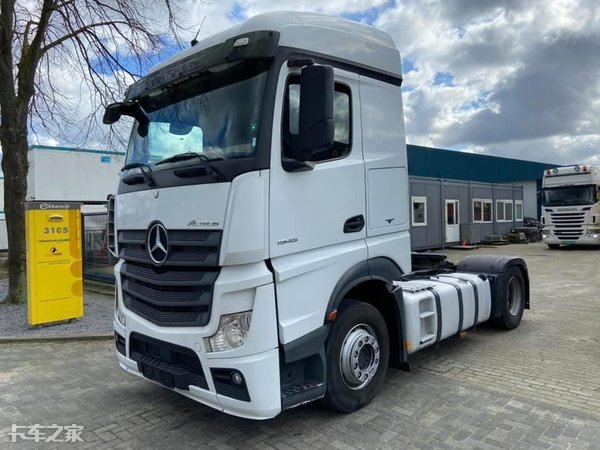 7年跑80万公里,二手价只要18万,这台奔驰actros牵引车很有料