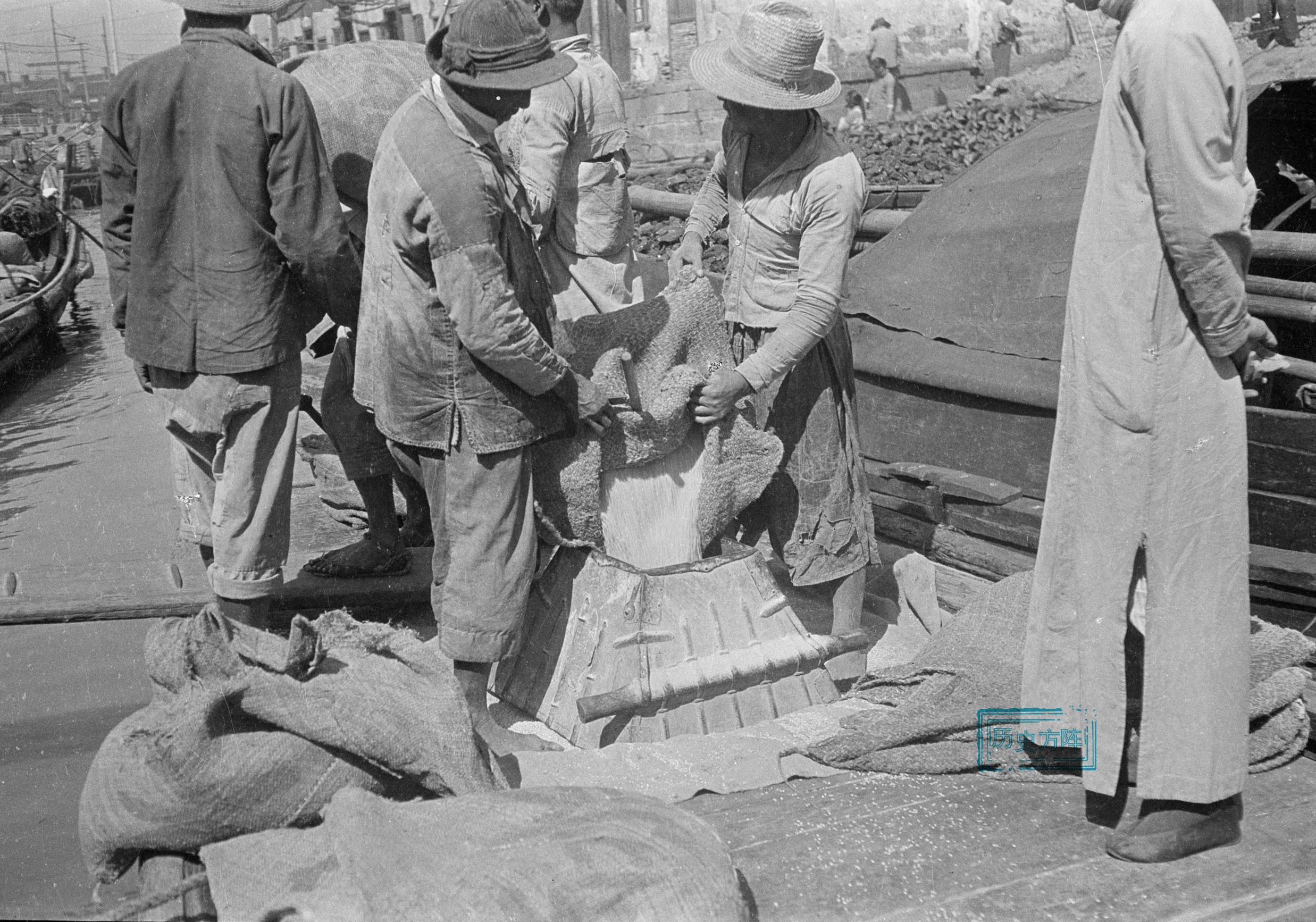 清末民初的社会真实影像，大户千金小姐也逃不开“缠足”的命运