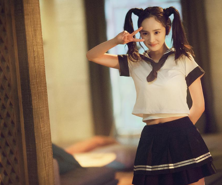 杨幂家里有3人考清华1人哈佛，她本人也是学霸，家庭环境很重要