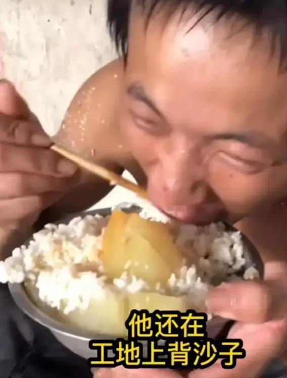 林万东：高考成绩713分，收到清华通知书时，正跟母亲在工地搬砖