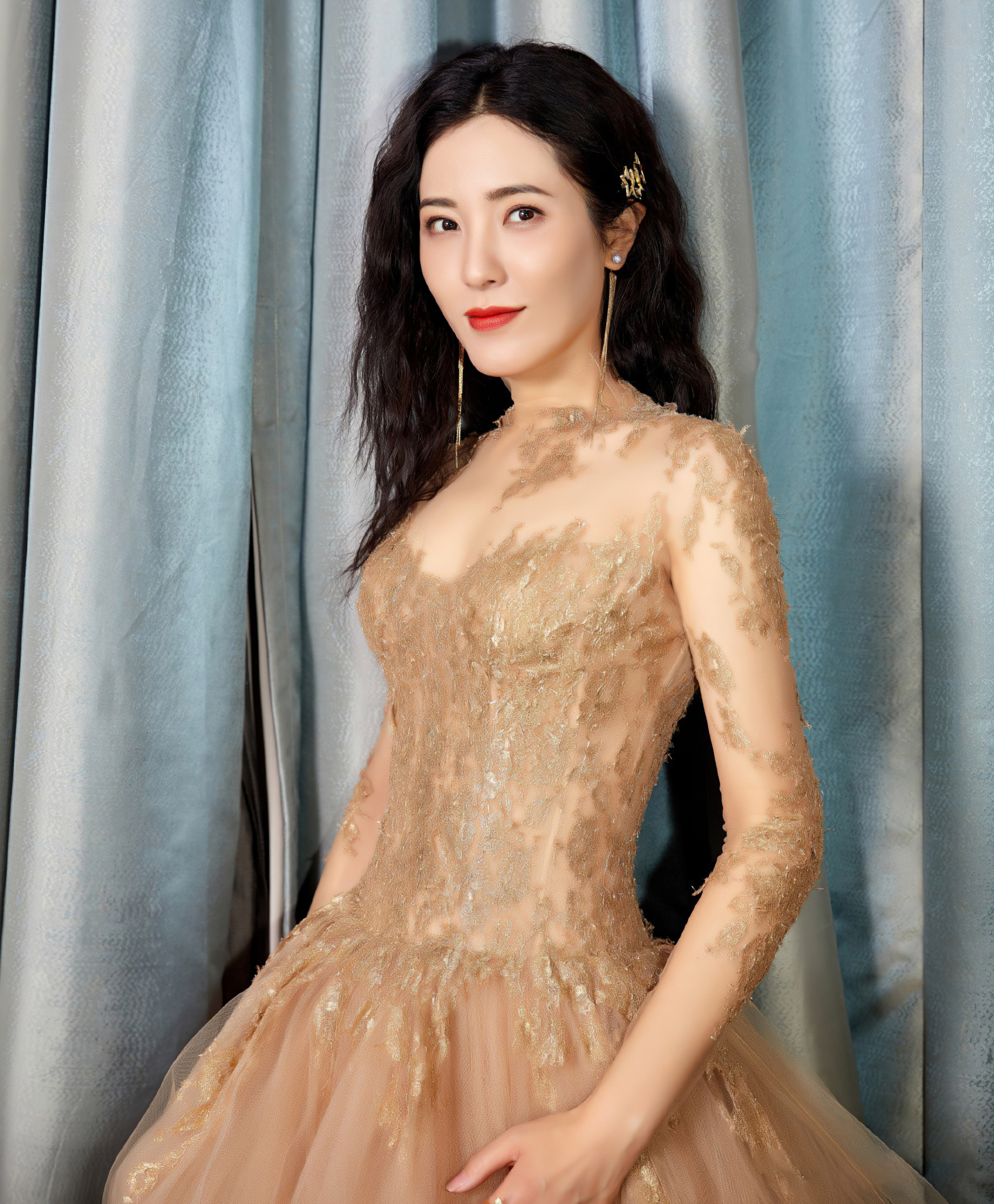 中戏96级艺考证件照曝光！章子怡清纯，秦海璐变化太大险认不出