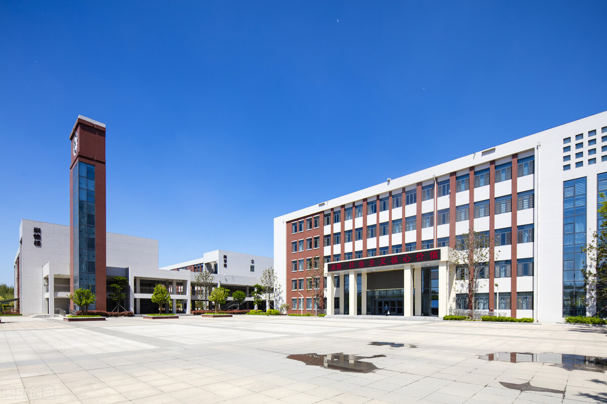 读大学，选择省外还是留在省内？都有哪些优势和劣势呢？