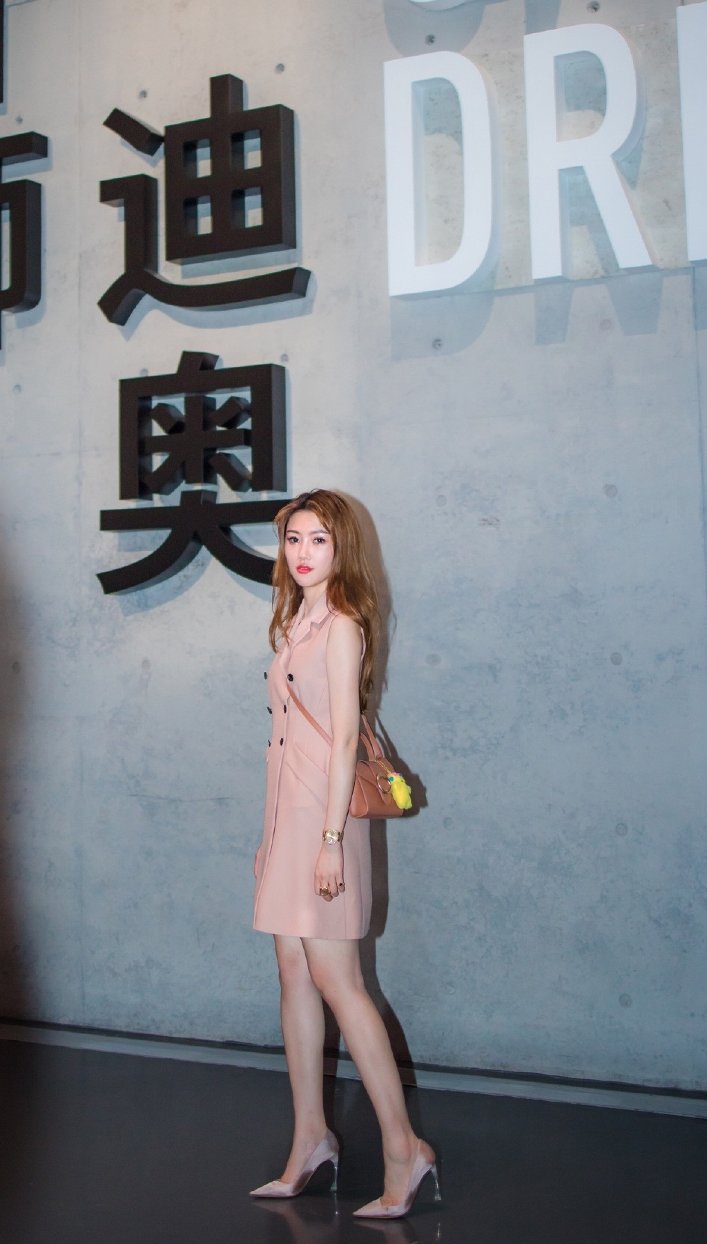 费尽心思挤进贵妇圈？钮钴禄·杨颖人脉不断升级，野心到底是啥？