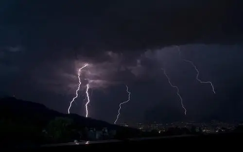 人工降雨会打雷吗,人工降雨会有雷声吗