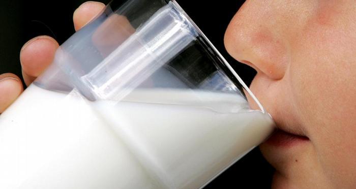 睡前喝一杯牛奶可以改善睡眠吗？