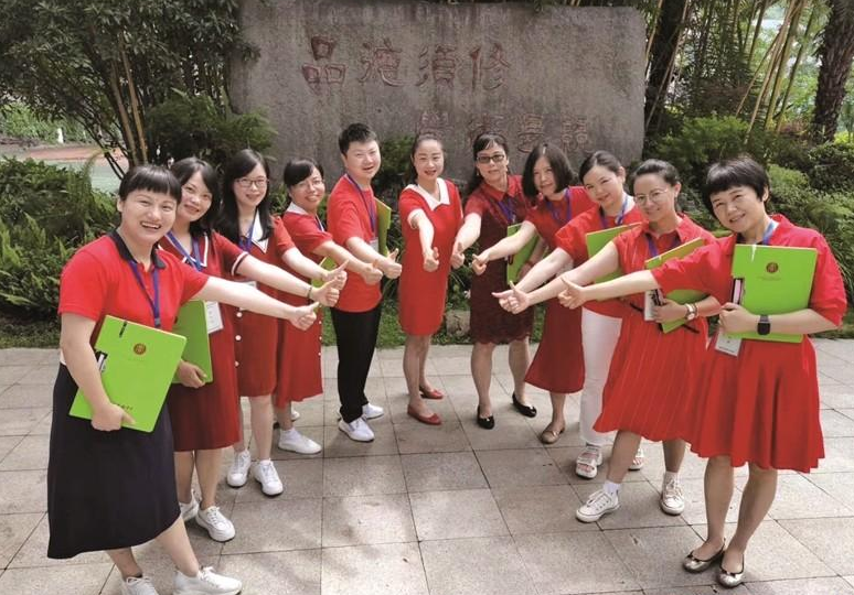 中高考当天，家长有必要“全程陪考”吗，机智的家长巧妙应对