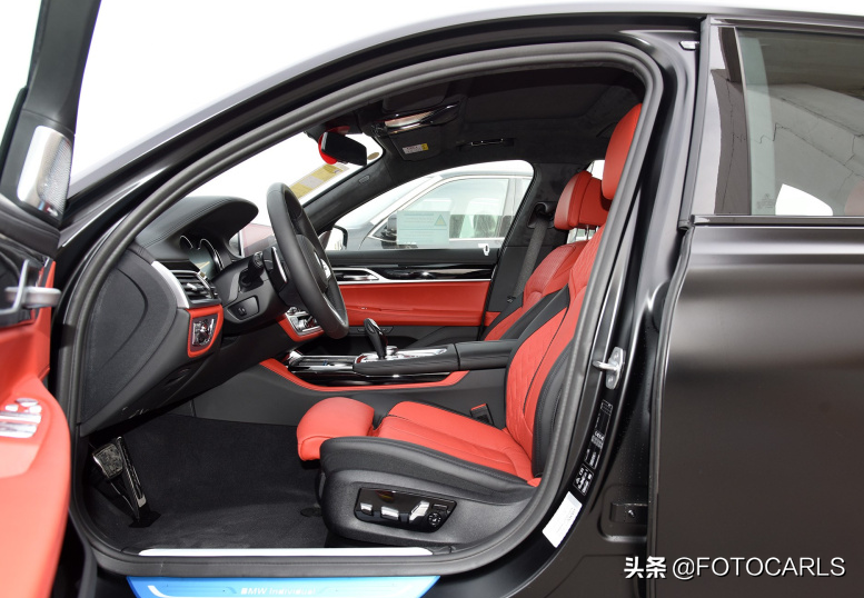 宝马7系最帅的版本，740Li xDrive黑焰版实拍，这霸气需要127.8万