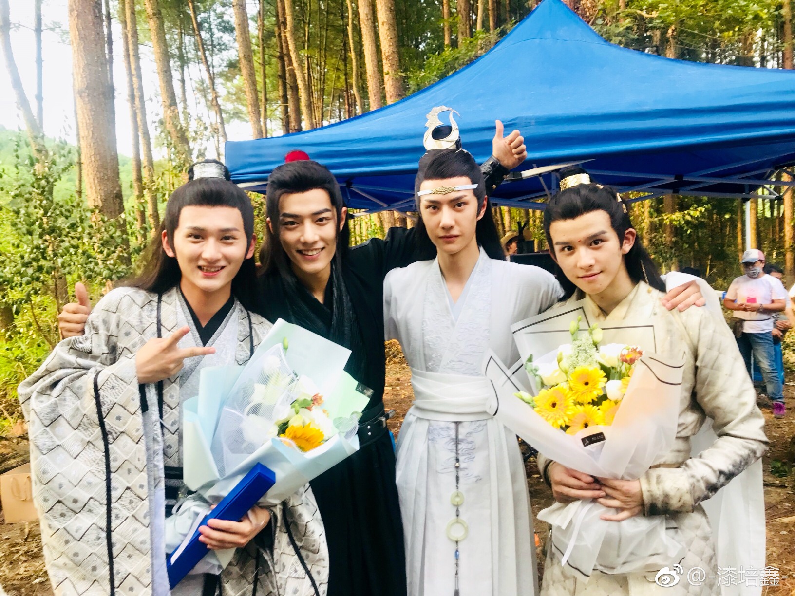 《陳情令》的南京告別演唱會已經結束了,演員們也紛紛告別,官方也打出