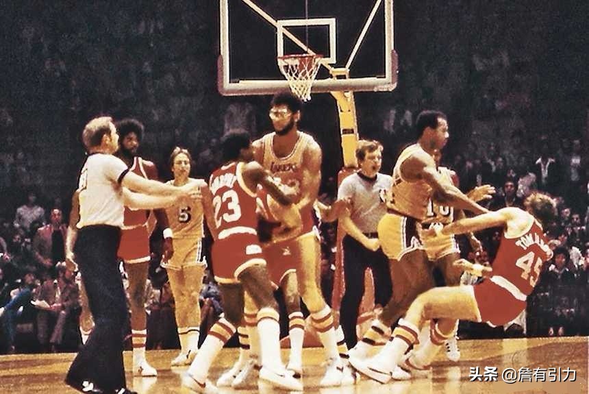 nba哪些球队来自aba(「编年史」76-77赛季:NBA、ABA合并，开拓者夺冠)