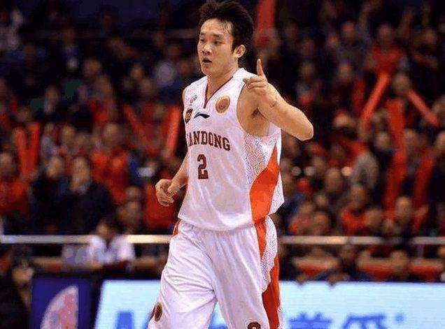 cba顶薪为什么要扣税(CBA顶薪有玄机，比NBA1年底薪低！逼国手出国赚钱，姚明这招太绝)