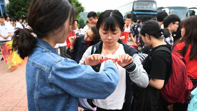 新高考“弊端”逐渐显现，学生选科成大问题，这些组合选择需谨慎