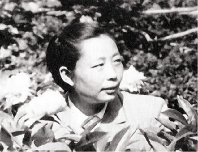 49年新中国成立后，十大元帅夫人担任什么职务，1955年有几人授衔
