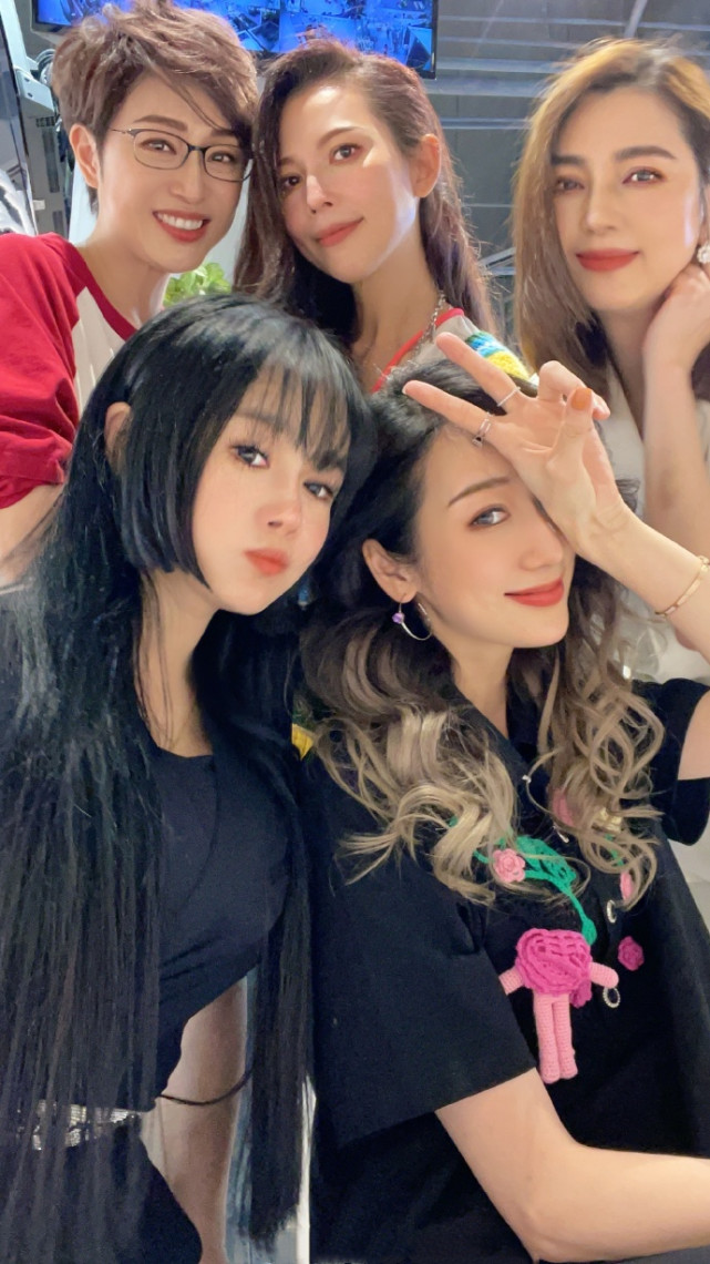 蔡少芬张晋庆儿子满两岁，众星前来道贺，网友喊话和陈豪对亲家