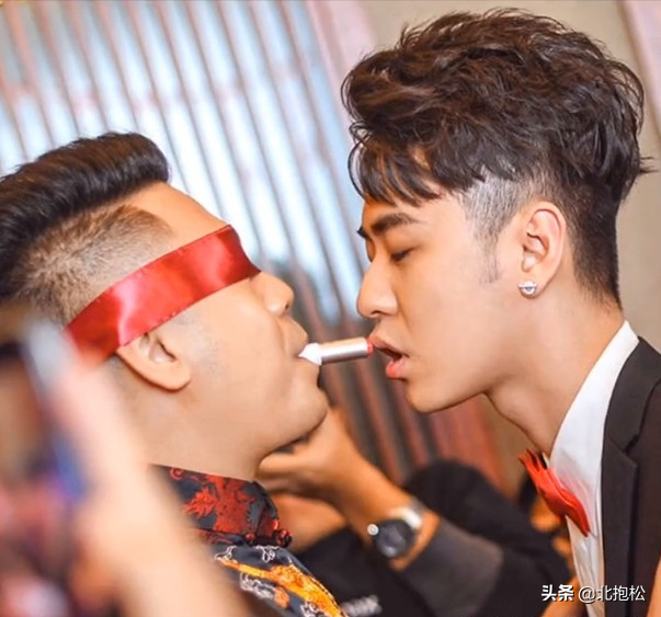 "德云社一哥"张云雷的神秘上位史,和他生命中最爱的1个女人