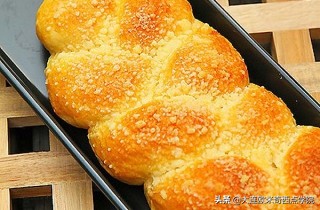 从业十年的面包师告诉你，在家怎么做香香甜甜的酥粒奶油面包