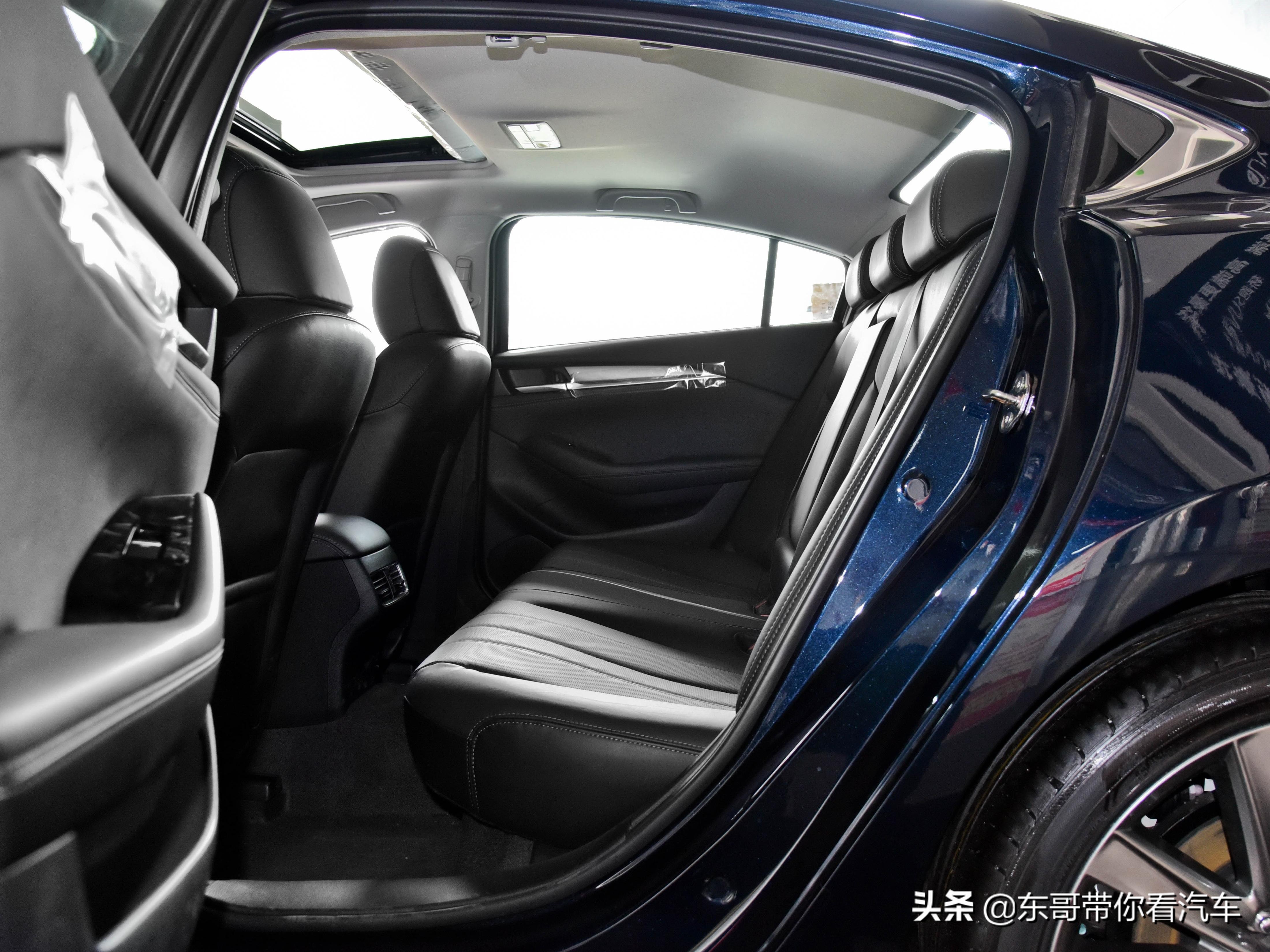 1l油耗合资b级车,高品质技术空间宽敞,实拍马自达阿特兹