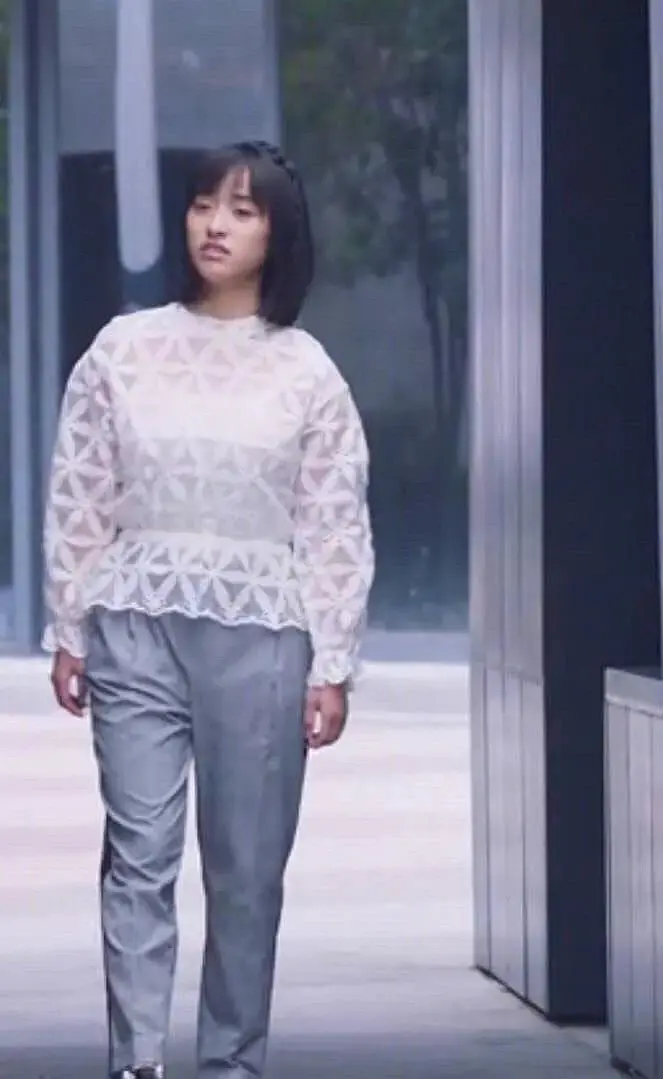 进娱乐圈的10位网红,有人演8部女主不火,有人身份横跨演员歌手