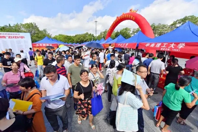 学生418分被本科院校录取，每年学费为2.2万，家长不淡定了