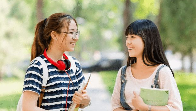 女大学生好心帮室友带东西，要钱时却被骂，这点钱也好意思要