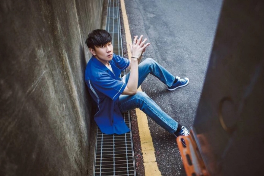 被初恋误以为是穷光蛋，苦追田馥甄“求婚”金莎，林俊杰的绯闻史