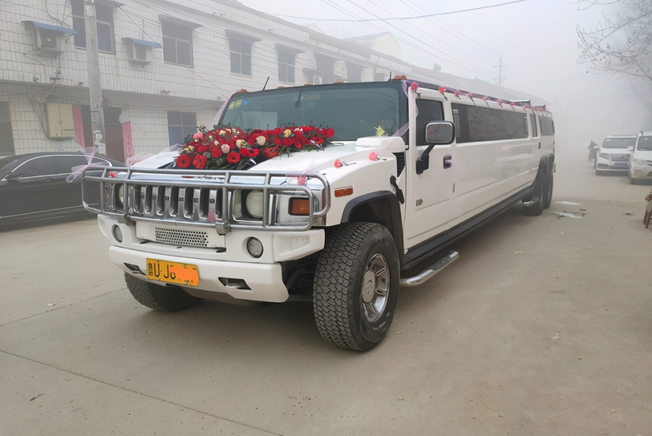 花150万买两辆悍马H2加长，办婚庆公司，生意很好然而却入不敷出