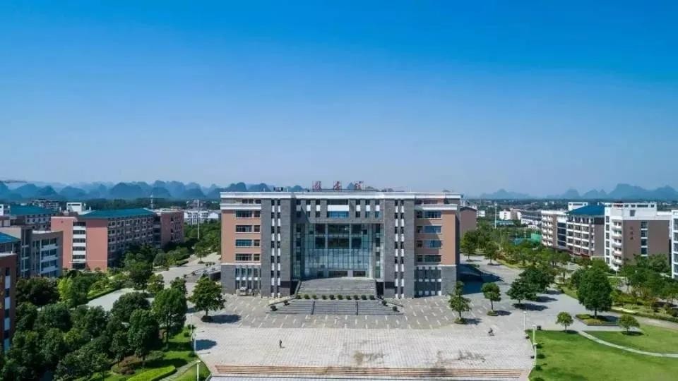 坐拥“网红餐厅”、“广西之最”博物馆！又一所高校“火爆”出圈