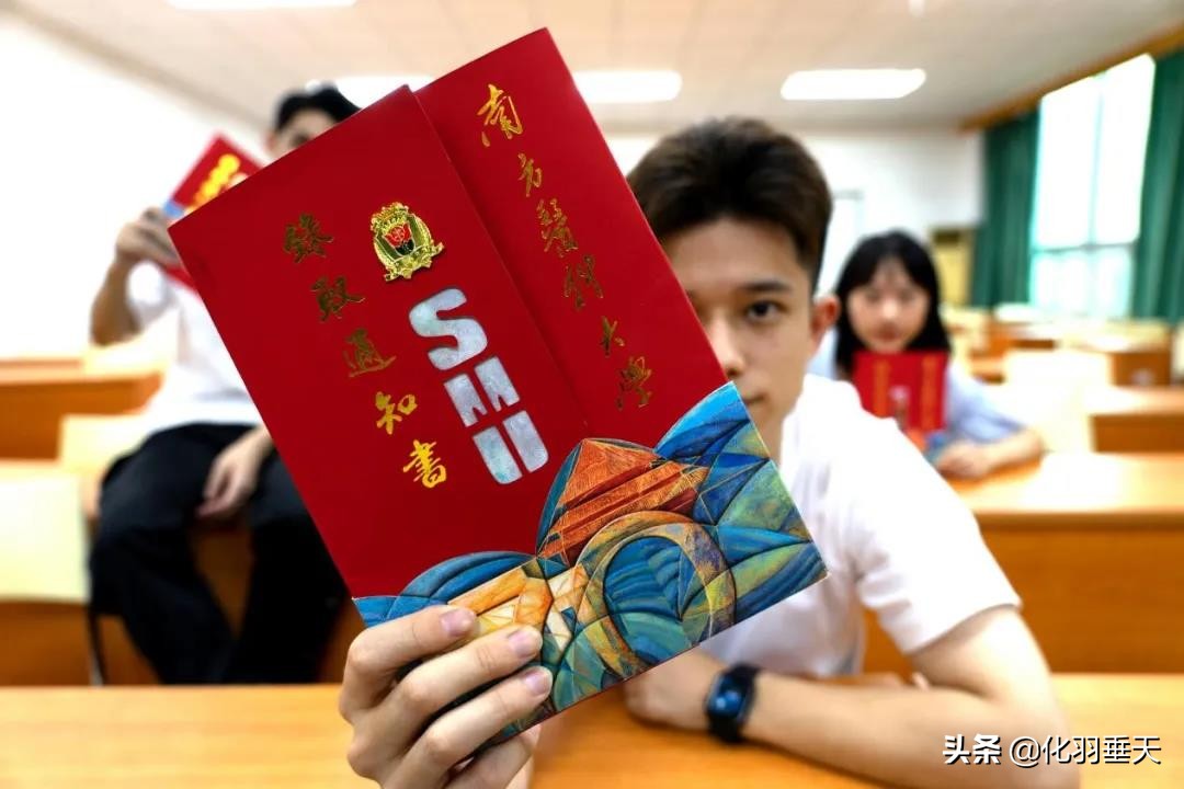 2021“神仙打架”——北大、清华等高校绝美录取通知书欣赏