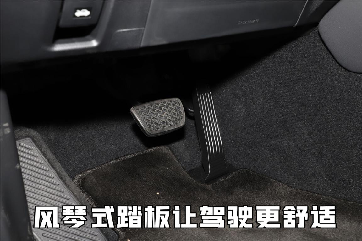 50个W不买BBA，而是选了雷克萨斯，ES300 h行政版的魅力在哪？