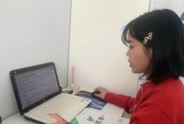 陈赫二胎过生日，朋友竟送“五年高考三年模拟”，网友：多损呢