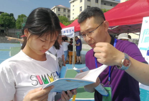 2021有高考工厂之称的高中，1万多名考生，仅76人考上重点大学