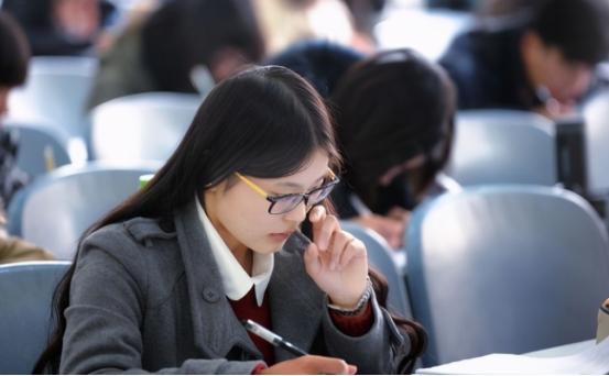 事业单位改革接近尾声，两大铁饭碗成为“合同工”，还值得选吗？