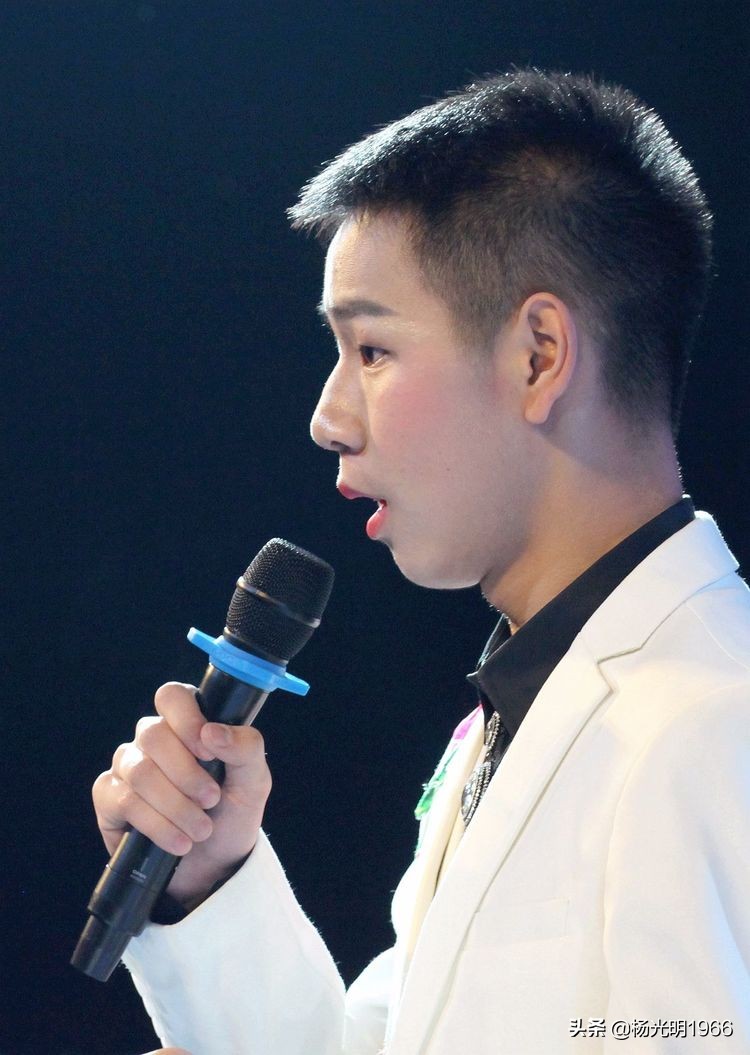 施秉一中：唱响青春   舞动人生