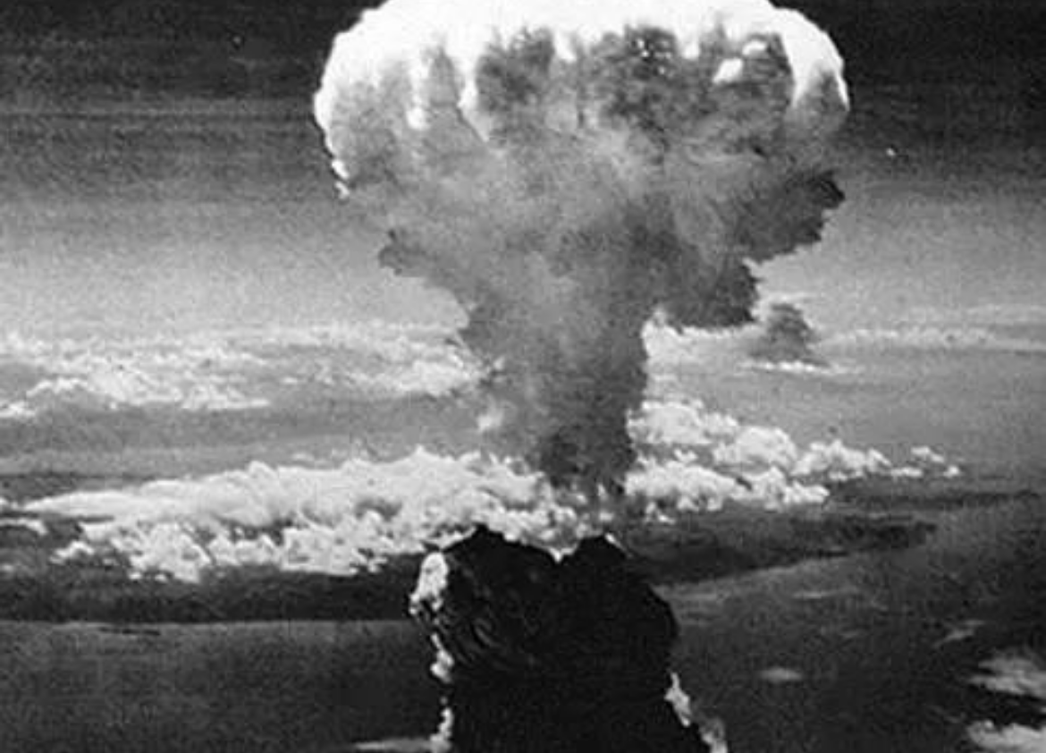 1968年，两具空难烧焦尸体抱在一起，22天后中国首颗热核导弹试爆